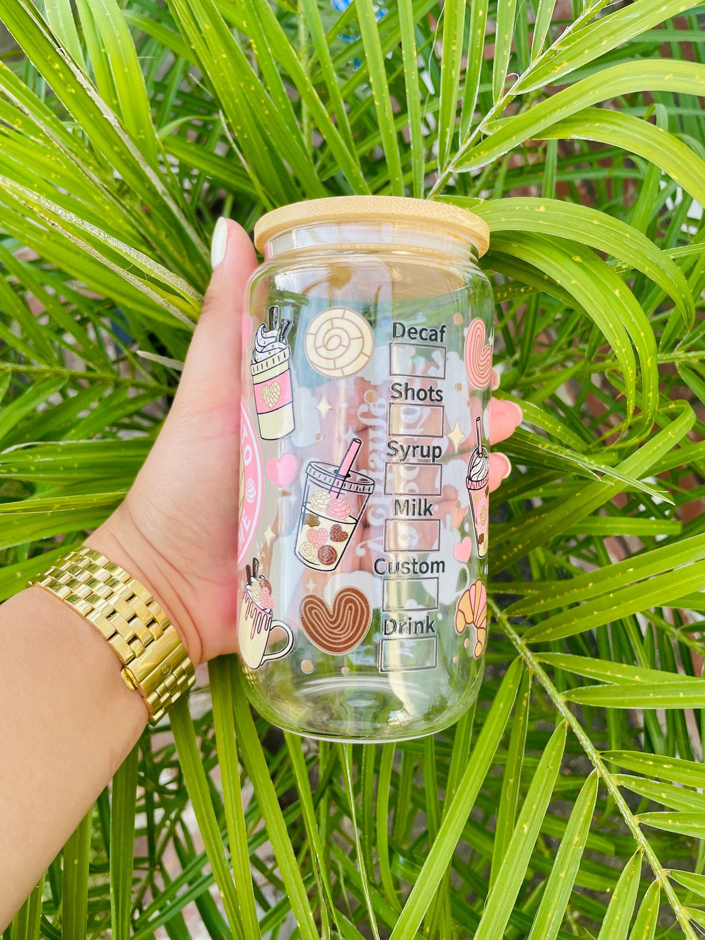 Cafecito Y Chisme Glass Cup